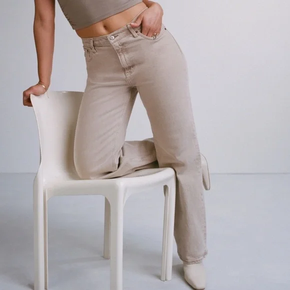 Abercrombie & Fitch Curve Love High Rise 90s Relaxed Jean - Picture 1 of 6